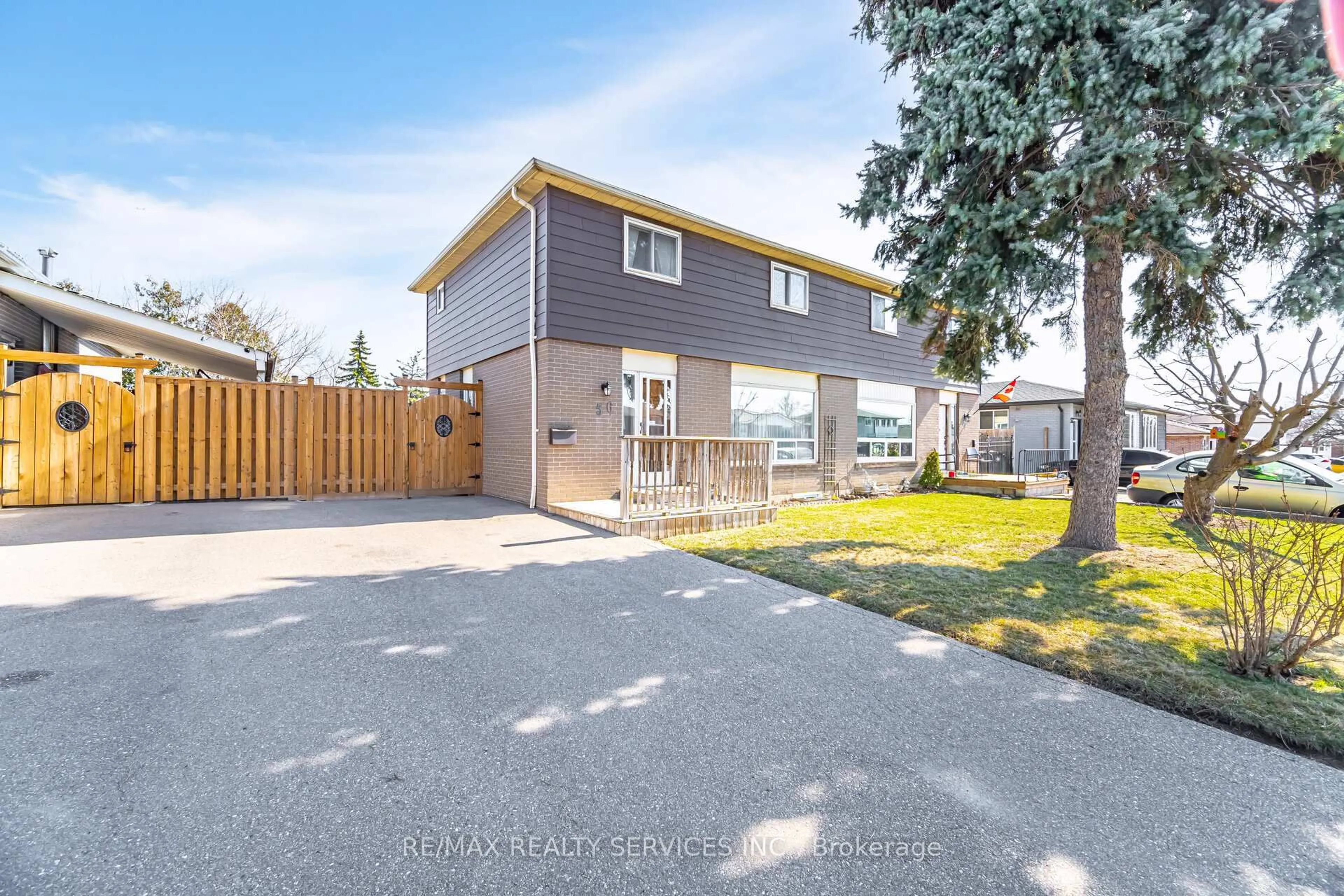 A pic from outside/outdoor area/front of a property/back of a property/a pic from drone, street for 56 Forsythia Rd, Brampton Ontario L6T 2G3