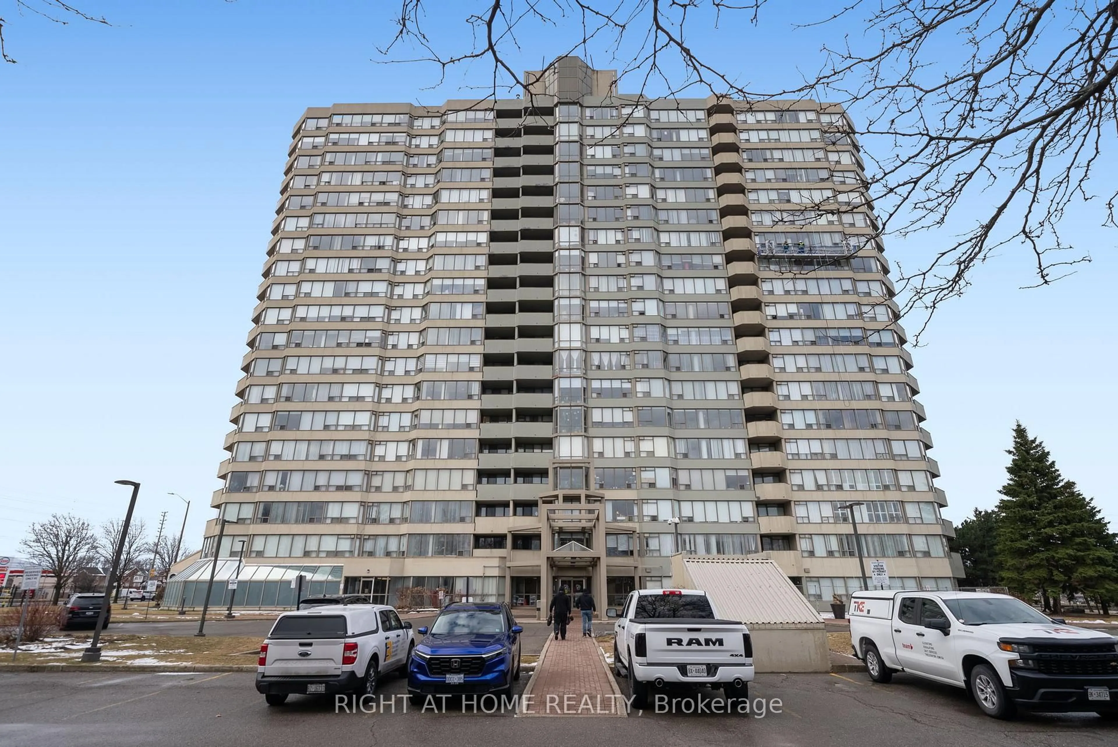 A pic from outside/outdoor area/front of a property/back of a property/a pic from drone, building for 700 Constellation Dr #510, Mississauga Ontario L5R 3G8