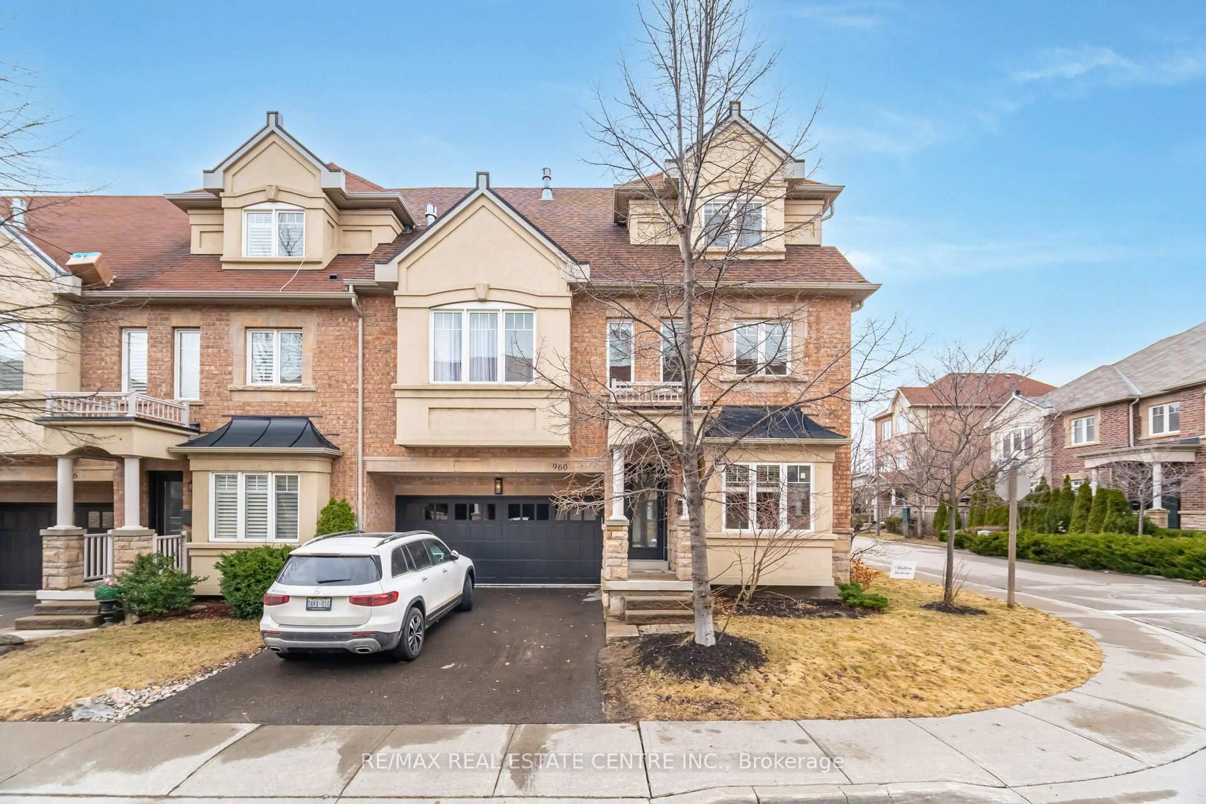 Home with brick exterior material, street for 960 Toscana Pl, Mississauga Ontario L5J 0A6