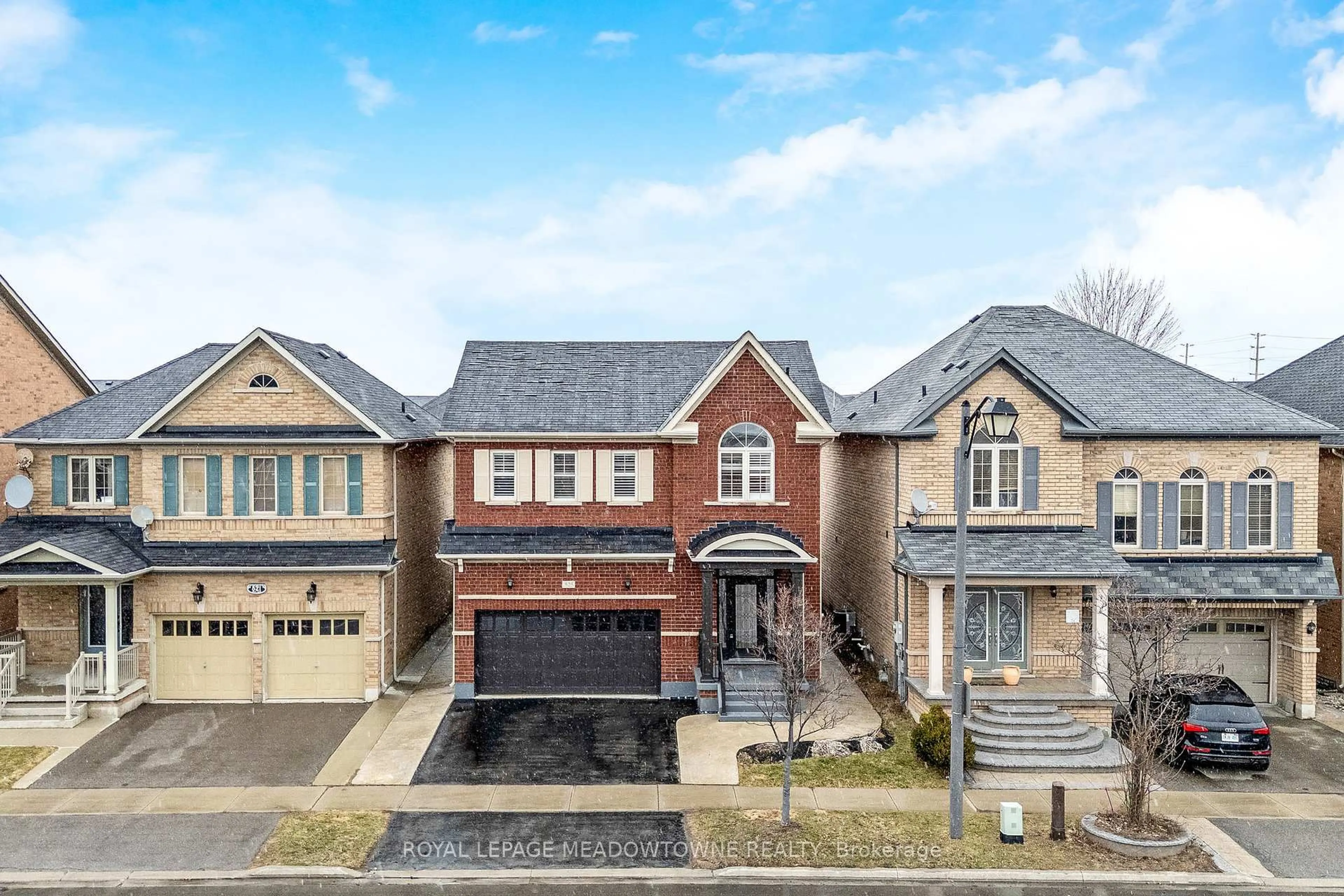 Home with brick exterior material, street for 525 Scott Blvd, Milton Ontario L9T 0T8