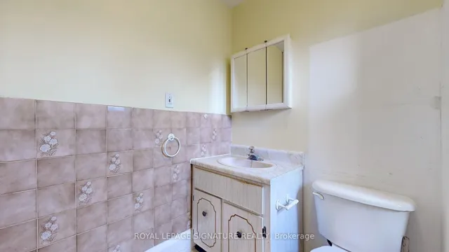 Additional property image - 1625 Keele St