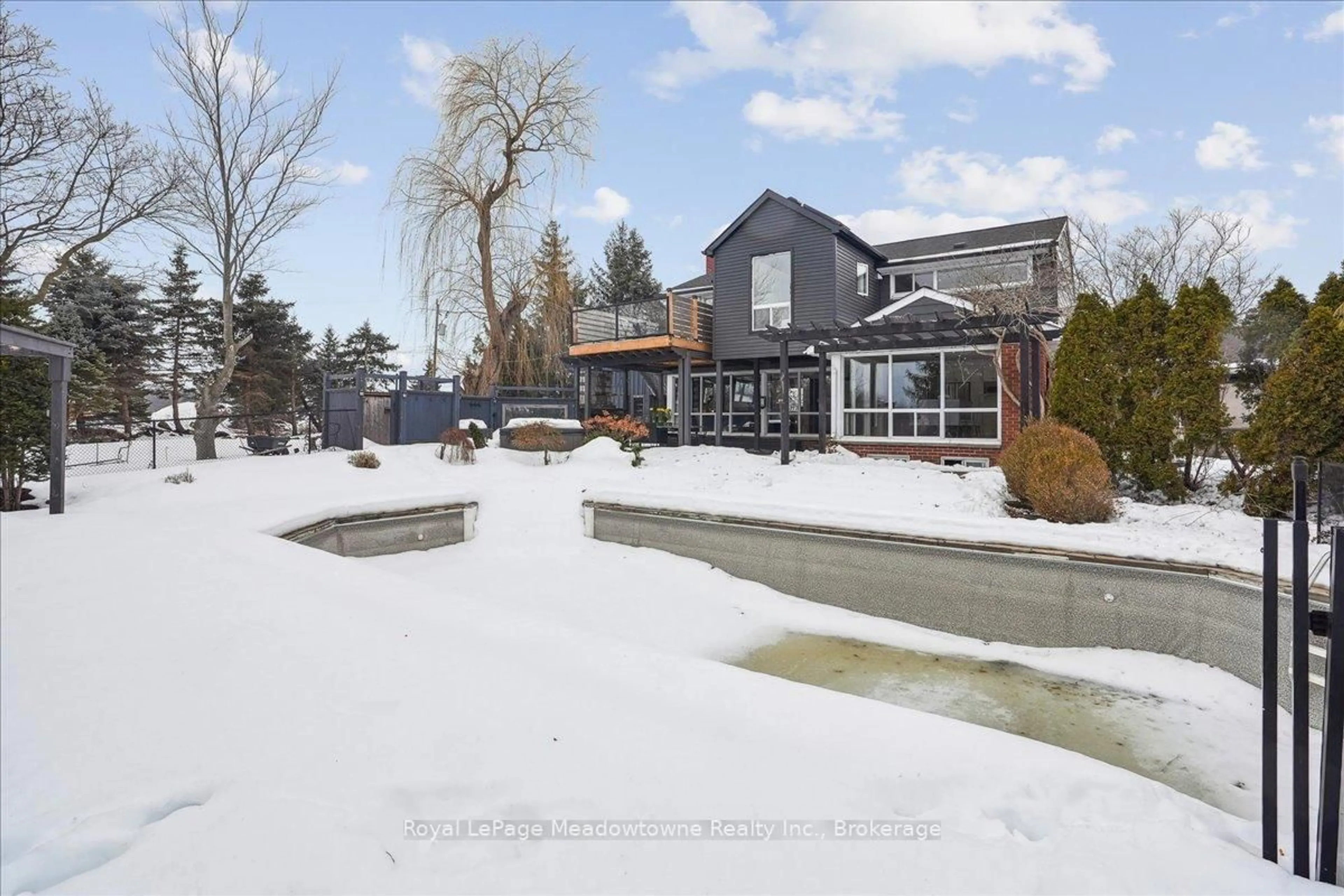 A pic from outside/outdoor area/front of a property/back of a property/a pic from drone, street for 12840 Britannia Rd, Milton Ontario L9E 0V3