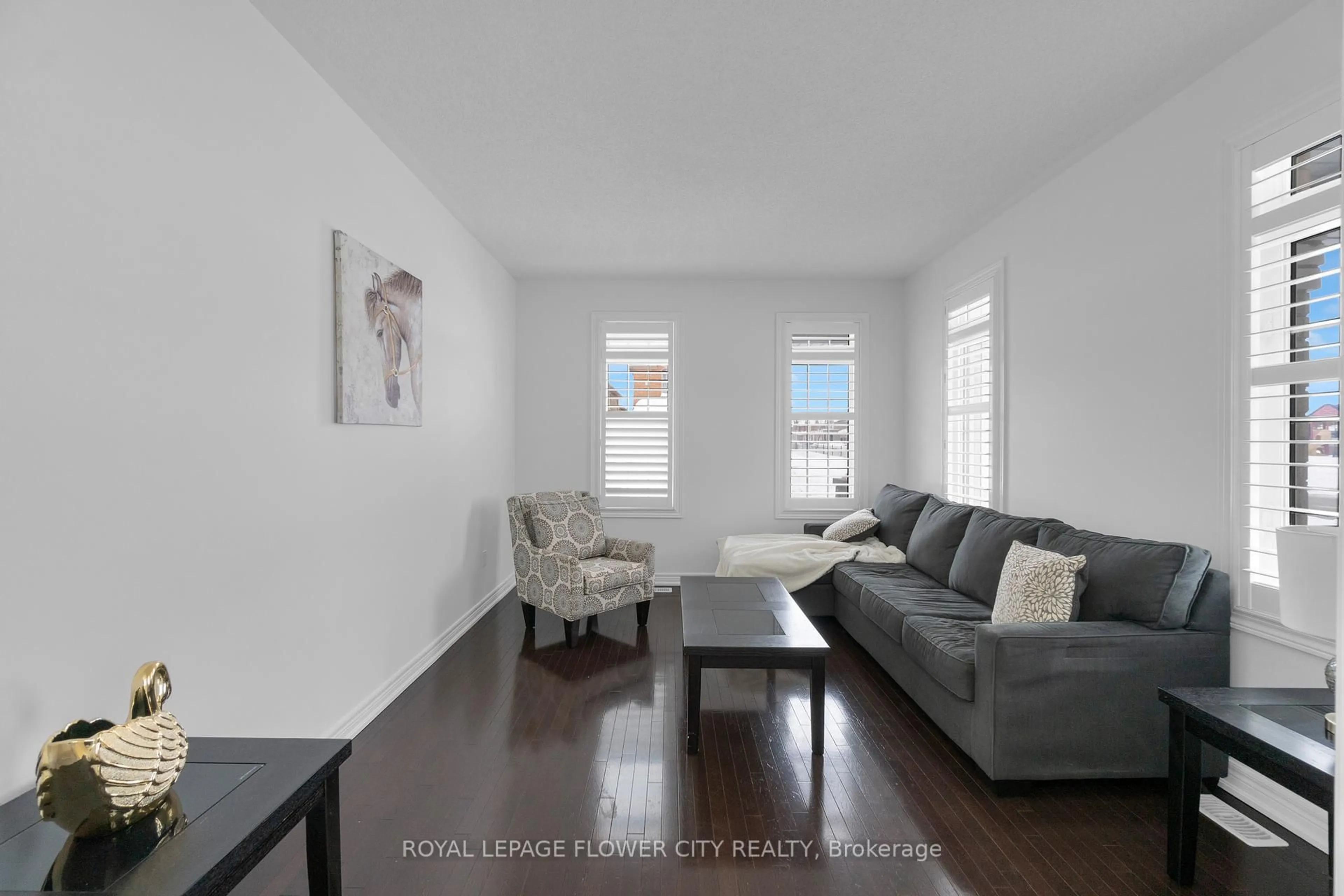 Living room with furniture, wood/laminate floor for 28 DRUMMONDVILLE Dr, Brampton Ontario L6P 3M9