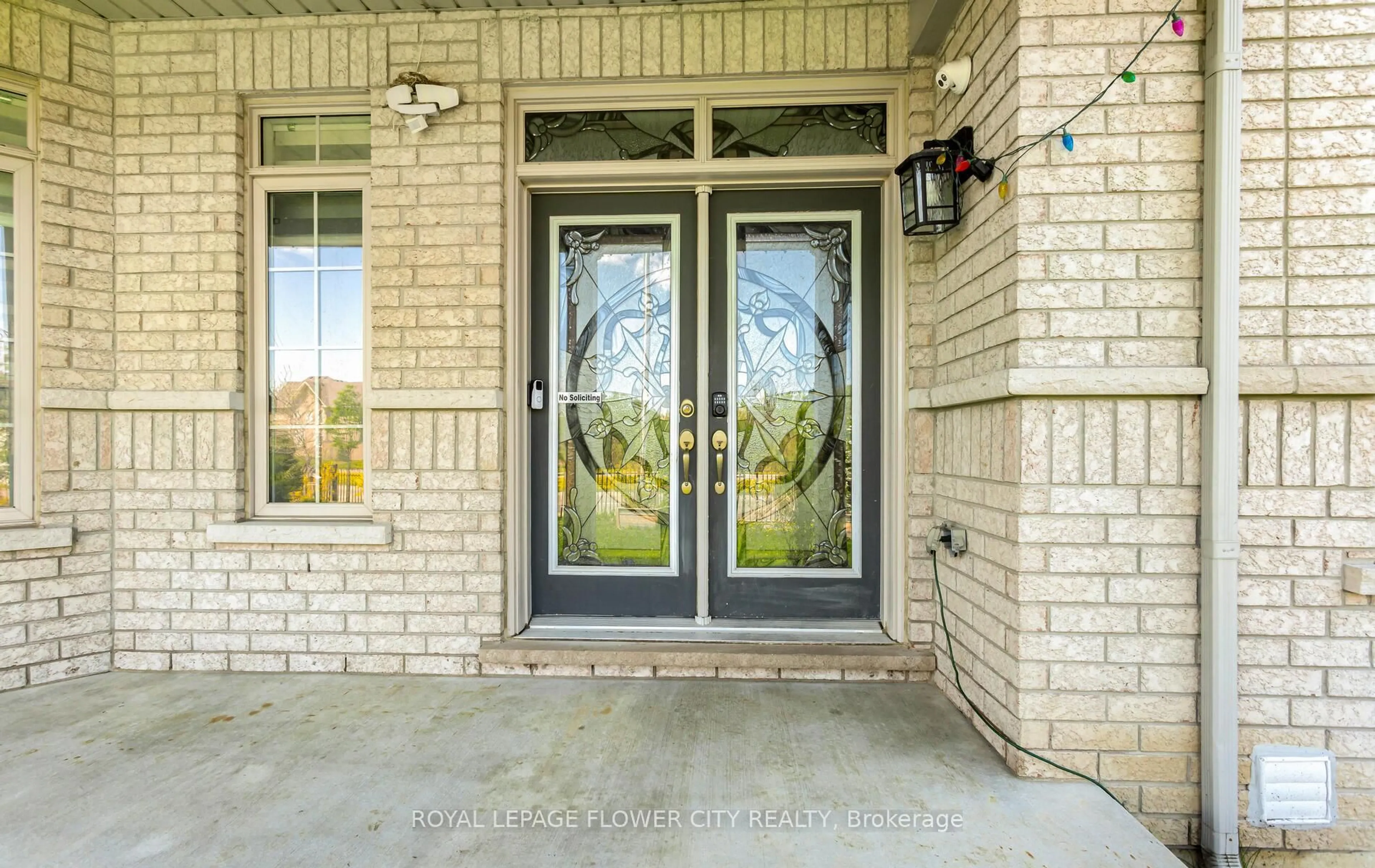 Indoor entryway for 22 Vanwood Cres, Brampton Ontario L6P 2X4