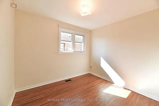 Additional image 18 of 29 Markay St