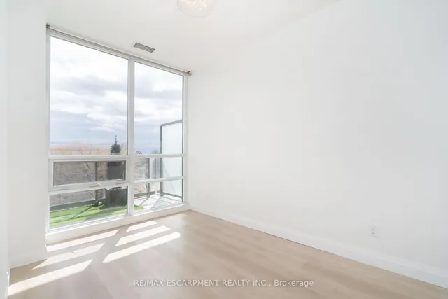 Additional property image - 2230 Lake shore Blvd Unit 303