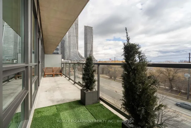 Additional property image - 2230 Lake shore Blvd Unit 303