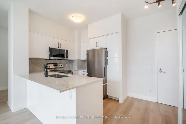 Additional property image - 2230 Lake shore Blvd Unit 303