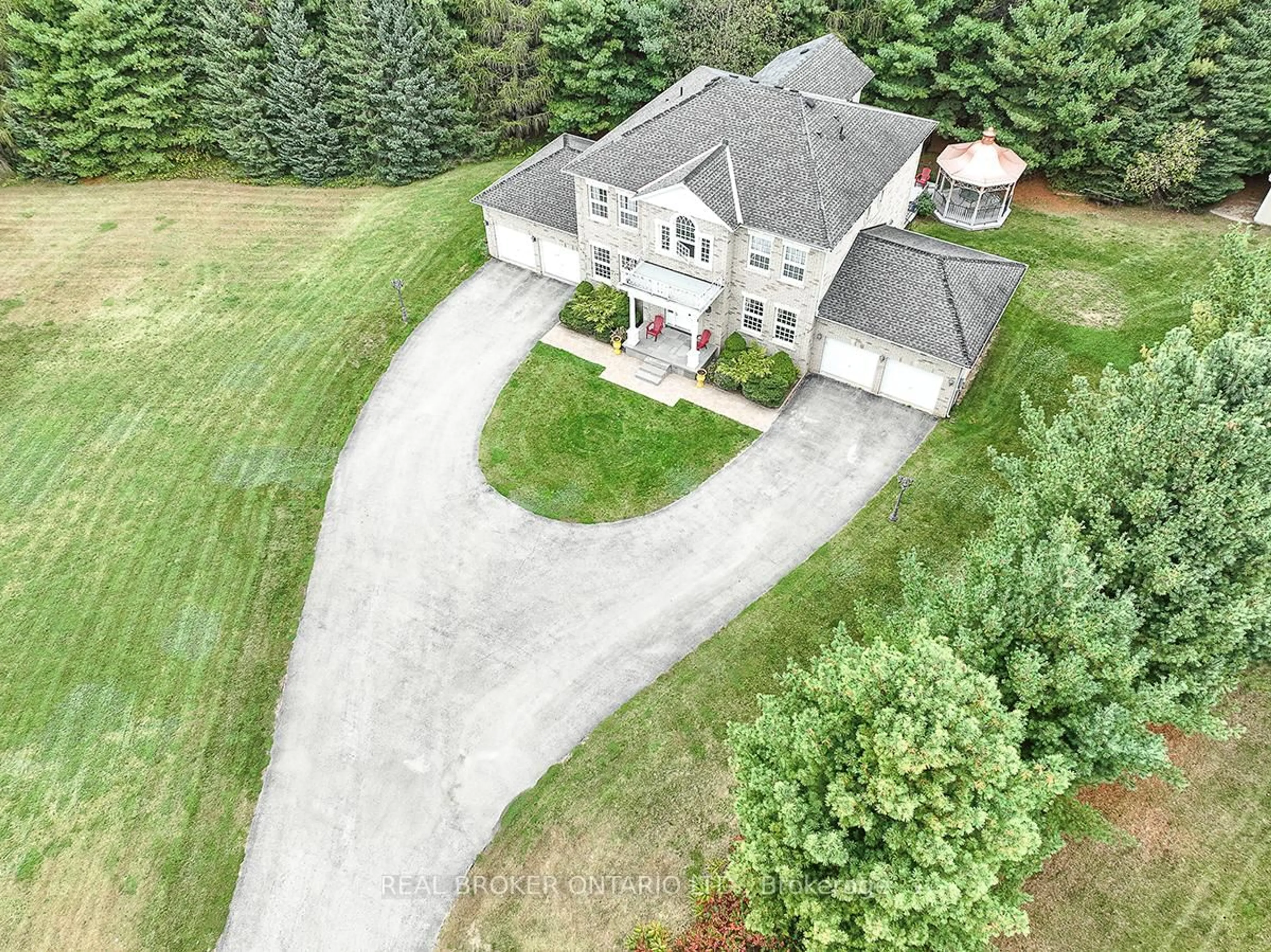 A pic from outside/outdoor area/front of a property/back of a property/a pic from drone, street for 10 Costner Pl, Caledon Ontario L7E 0C7