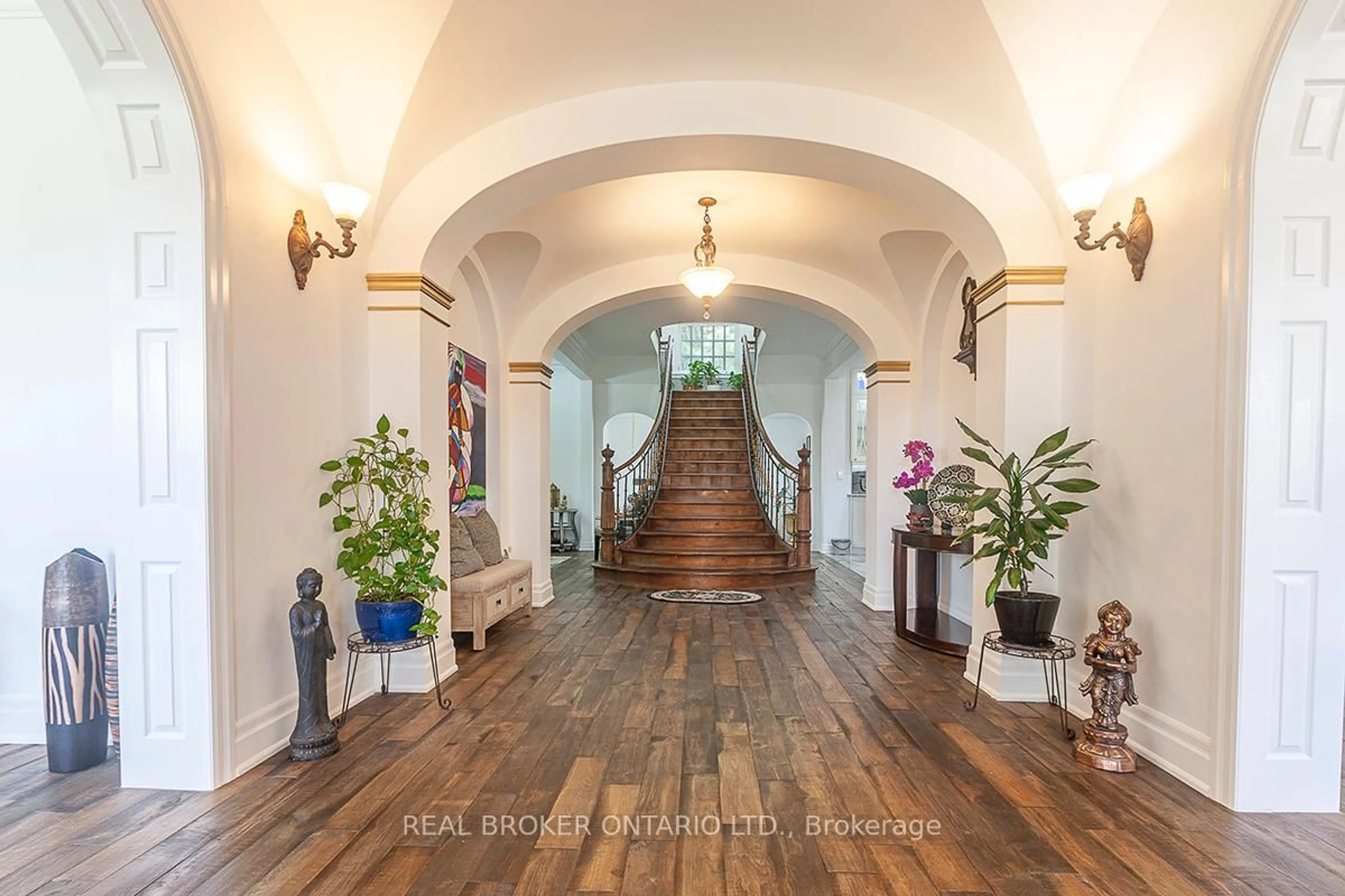 Indoor foyer for 10 Costner Pl, Caledon Ontario L7E 0C7