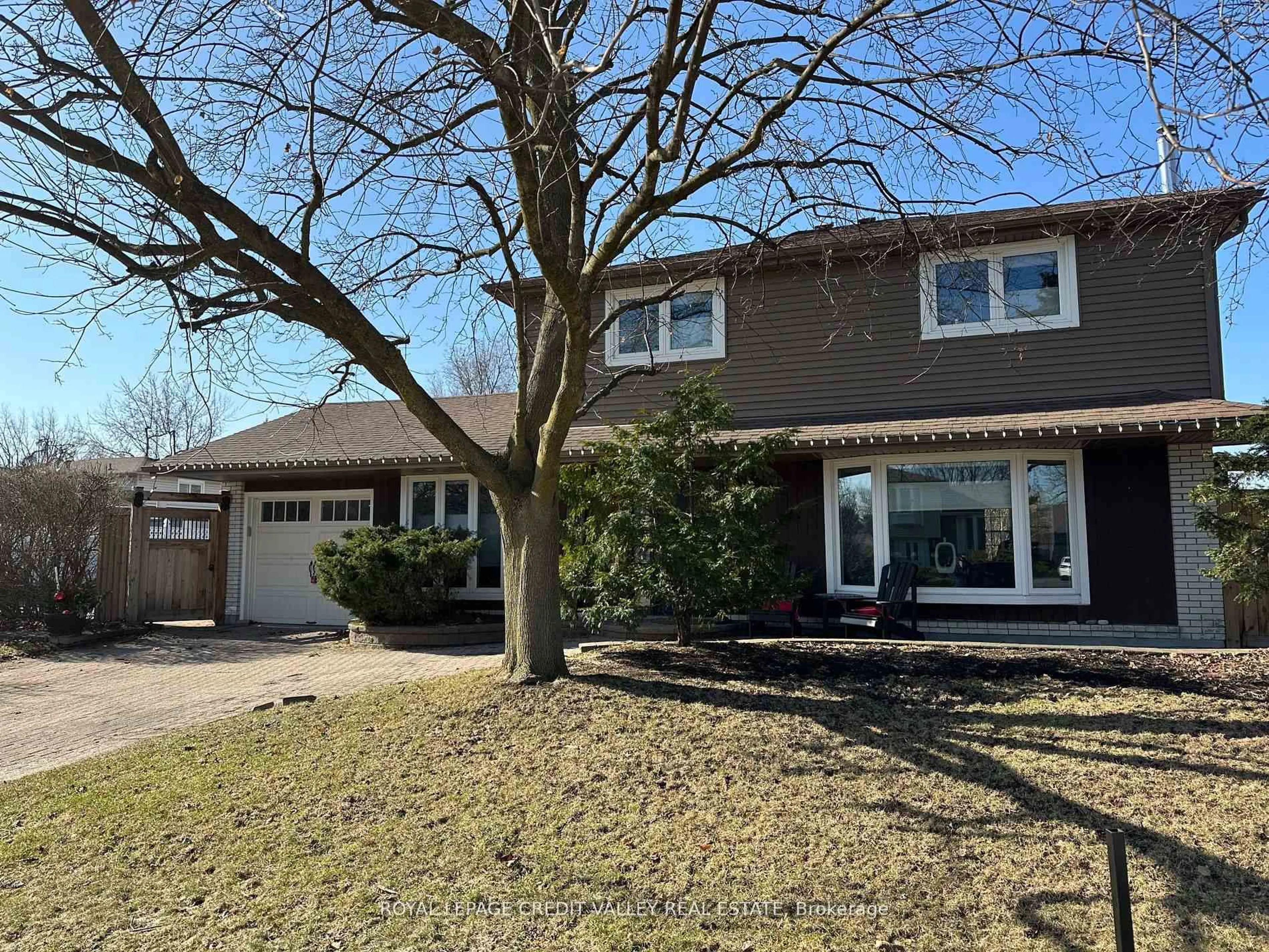 Home with vinyl exterior material, street for 36 Lockton Cres, Brampton Ontario L6W 1C3