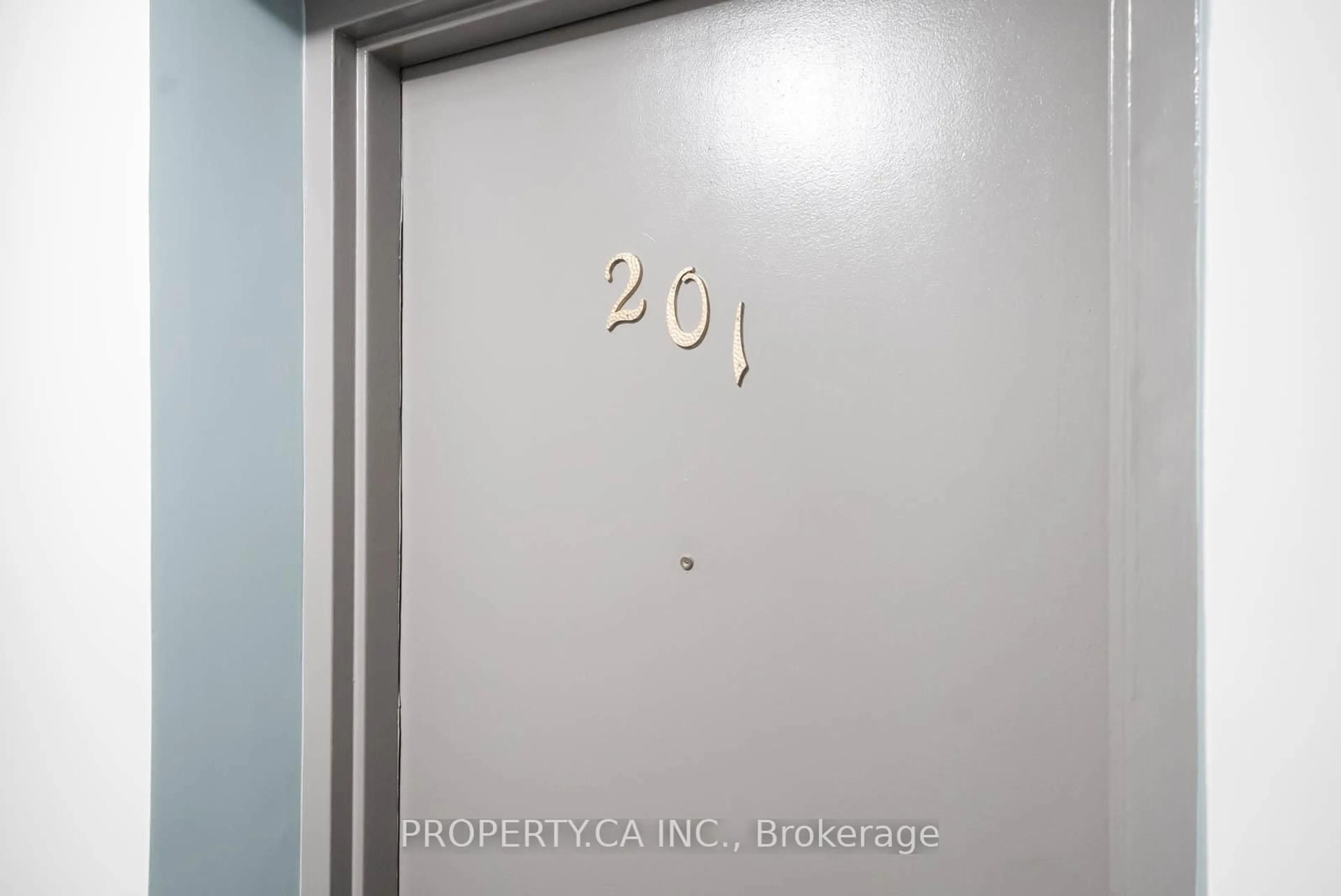 Indoor foyer for 1275 Silver Spear Rd #201, Mississauga Ontario L4Y 2W7