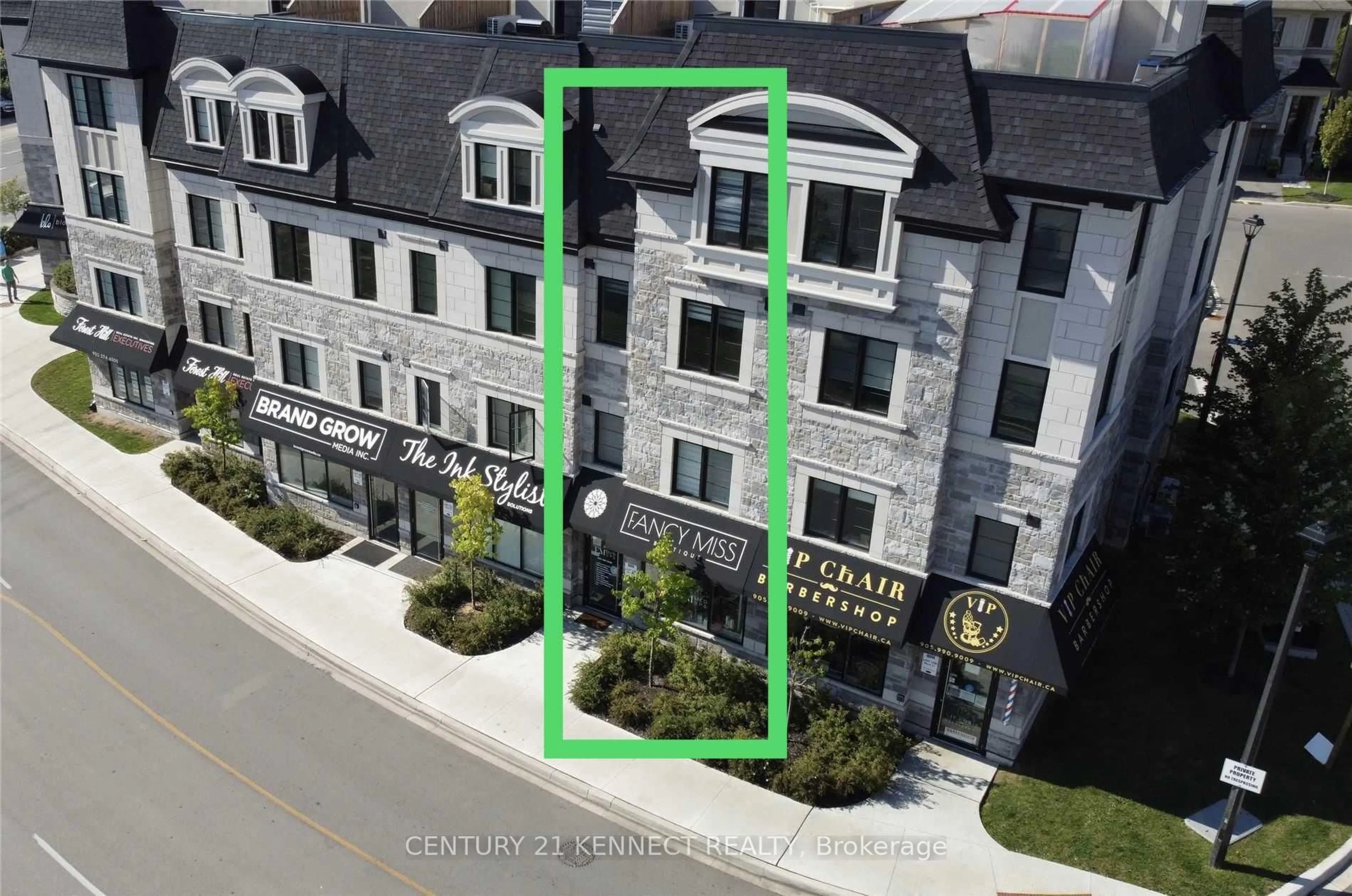 A pic from outside/outdoor area/front of a property/back of a property/a pic from drone, building for 588 Rapids Lane, Mississauga Ontario L5G 0A9