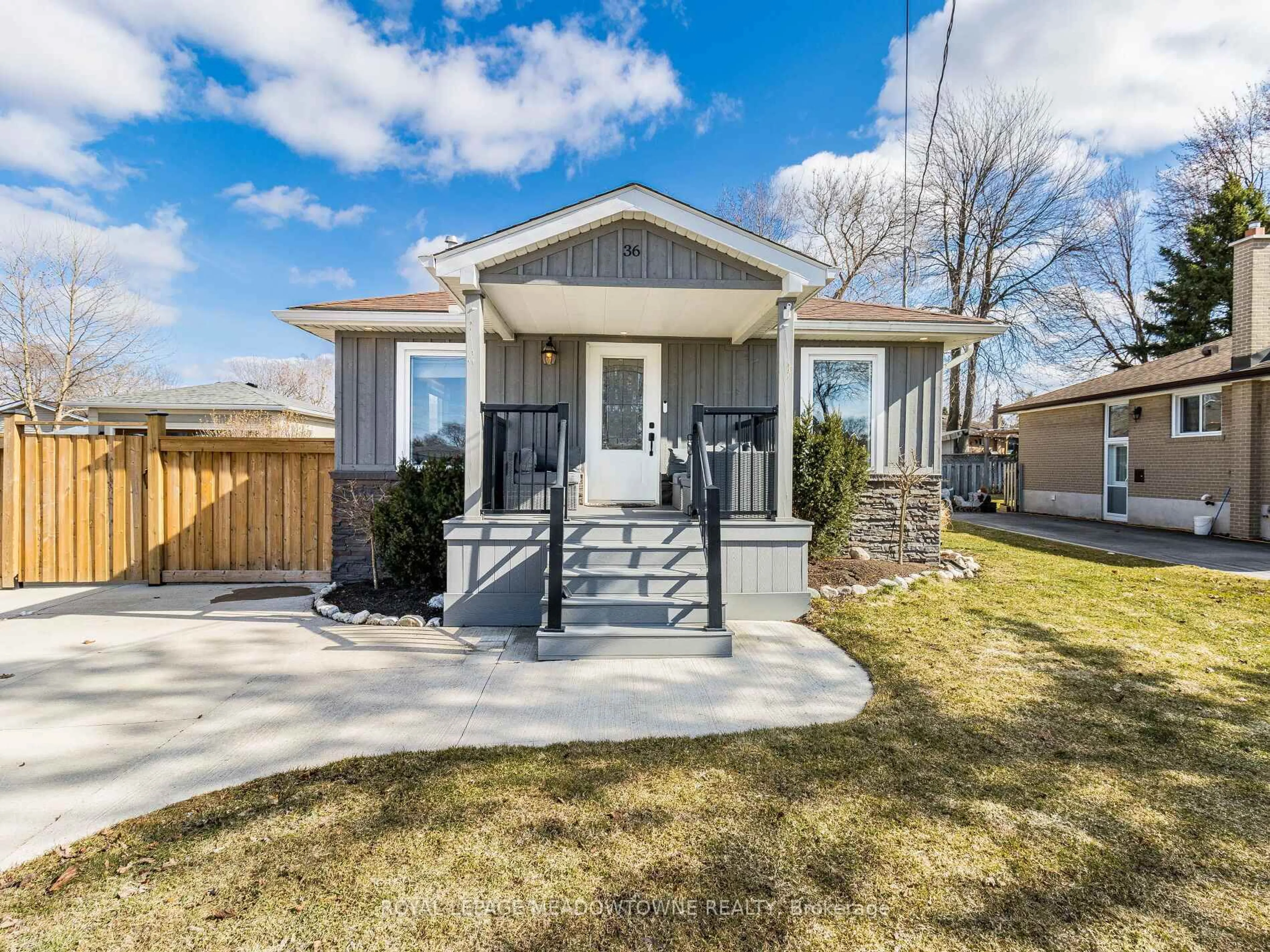Home with vinyl exterior material, street for 36 Hale Dr, Halton Hills Ontario L7G 4C4