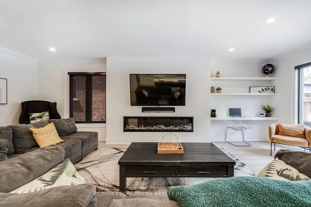 Additional property image - 5244 Brada Cres