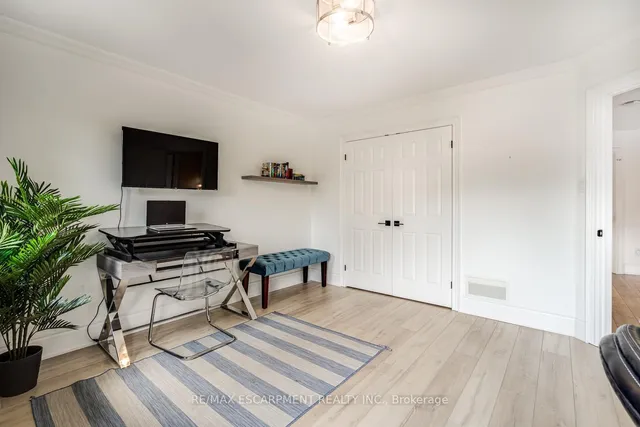 Additional property image - 5244 Brada Cres