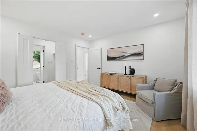 Additional property image - 869 CONDOR Dr