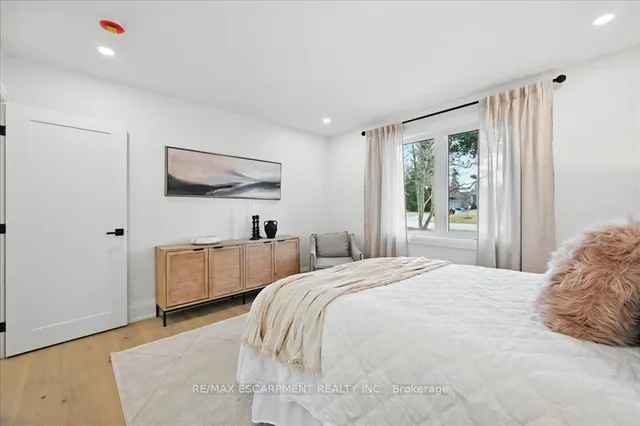 Additional property image - 869 CONDOR Dr