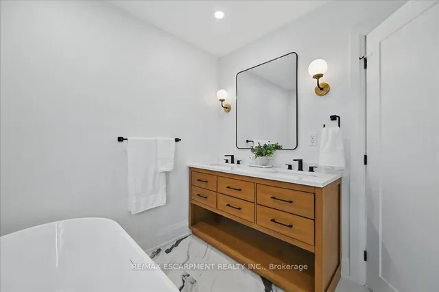 Additional property image - 869 CONDOR Dr