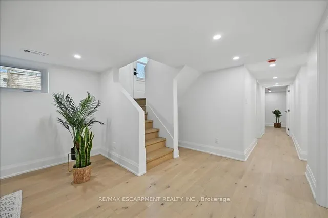Additional property image - 869 CONDOR Dr
