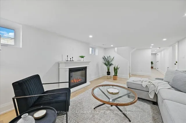 Additional property image - 869 CONDOR Dr