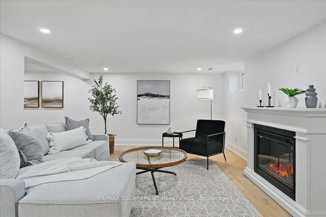 Additional property image - 869 CONDOR Dr