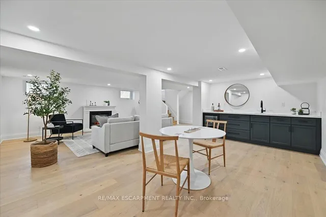 Additional property image - 869 CONDOR Dr