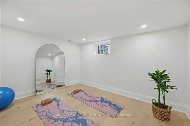 Additional property image - 869 CONDOR Dr