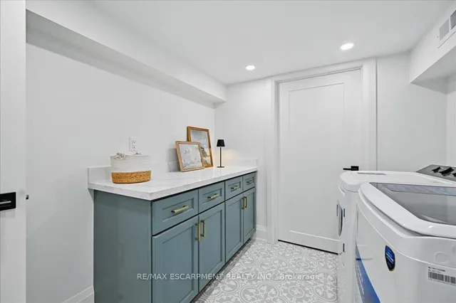 Additional property image - 869 CONDOR Dr