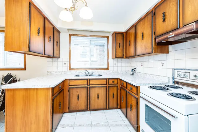 Additional property image - 7 Benrubin Dr