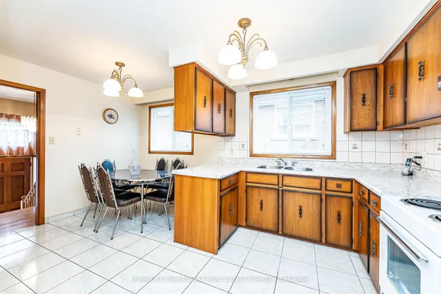 Additional property image - 7 Benrubin Dr