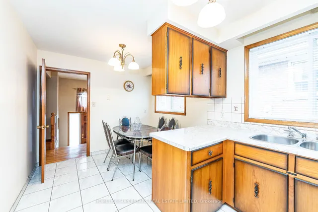 Additional property image - 7 Benrubin Dr