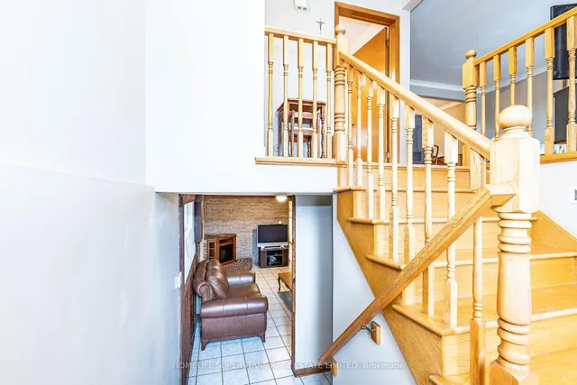 Additional property image - 7 Benrubin Dr