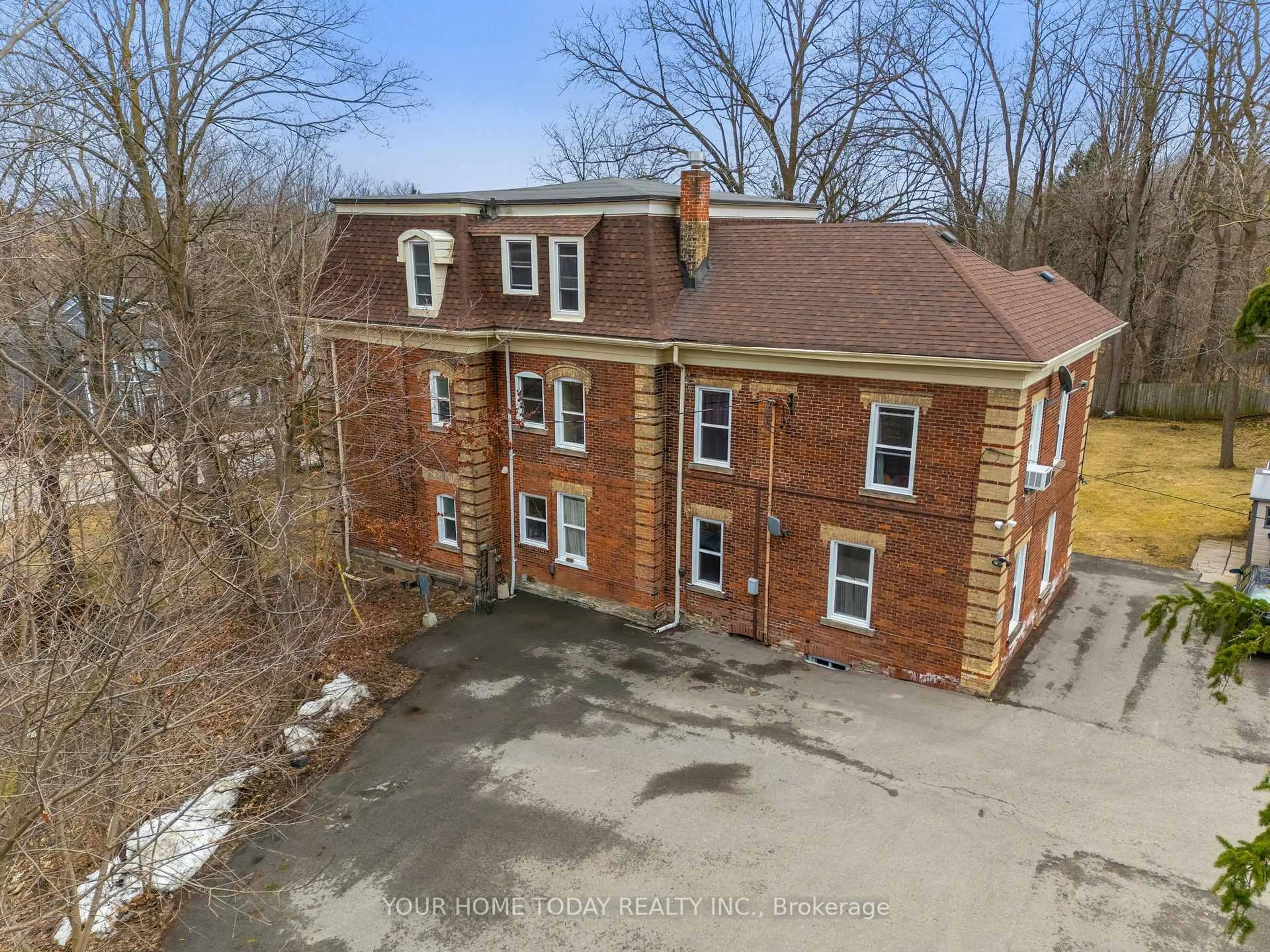 A pic from outside/outdoor area/front of a property/back of a property/a pic from drone, building for 36 Market St, Halton Hills Ontario L7G 3C1