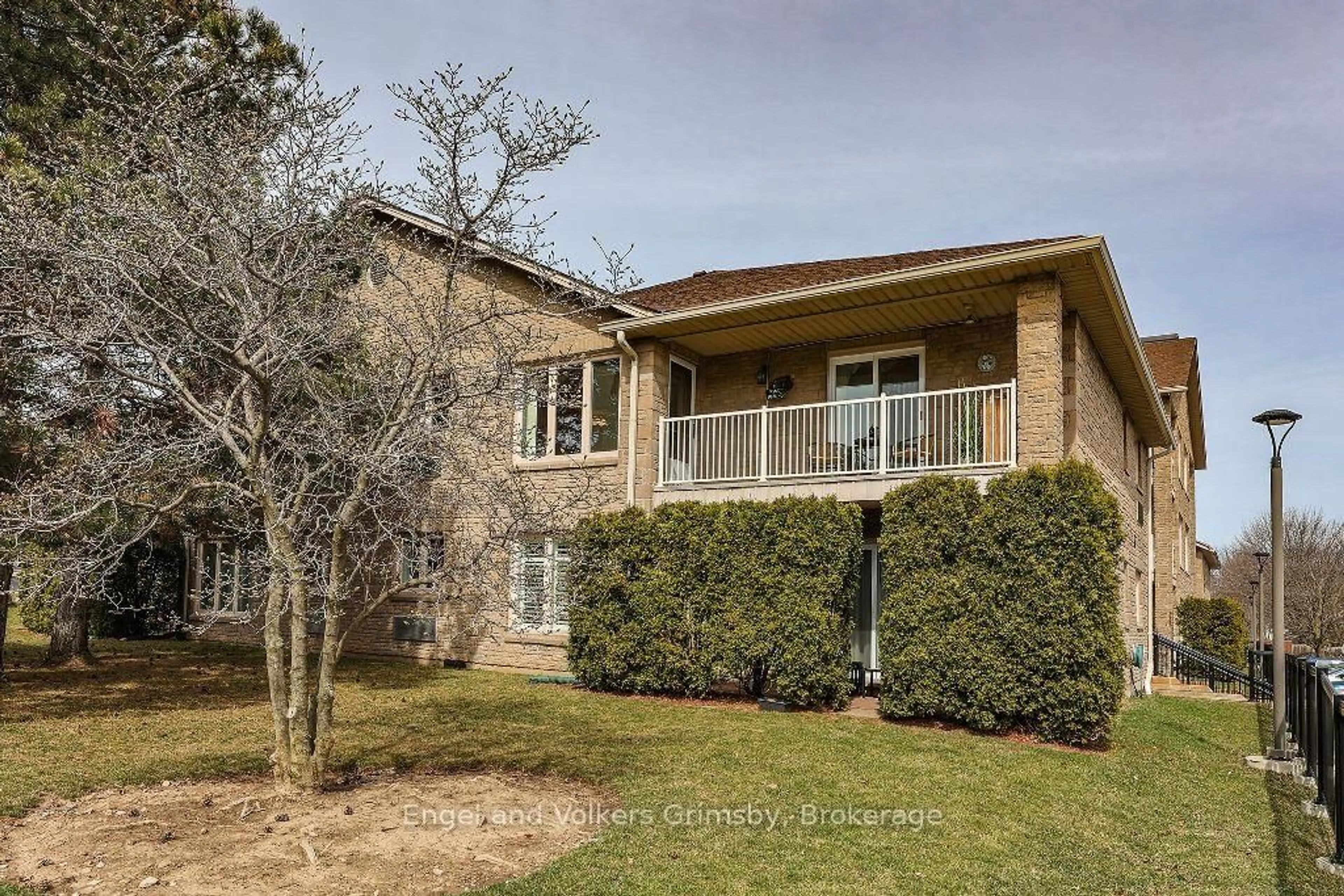 Home with brick exterior material, unknown for 3050 Pinemeadow Dr #16, Burlington Ontario L7M 3X5