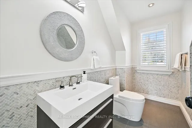 Additional property image - 693 King Rd
