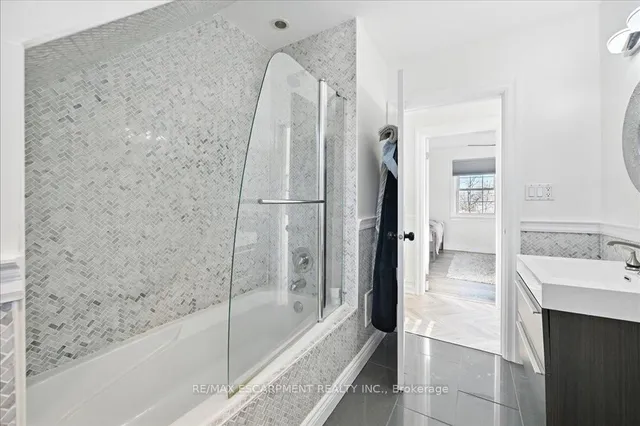Additional property image - 693 King Rd