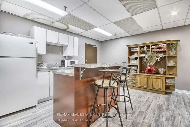 Additional property image - 3621 Lakeshore Blvd Unit 504