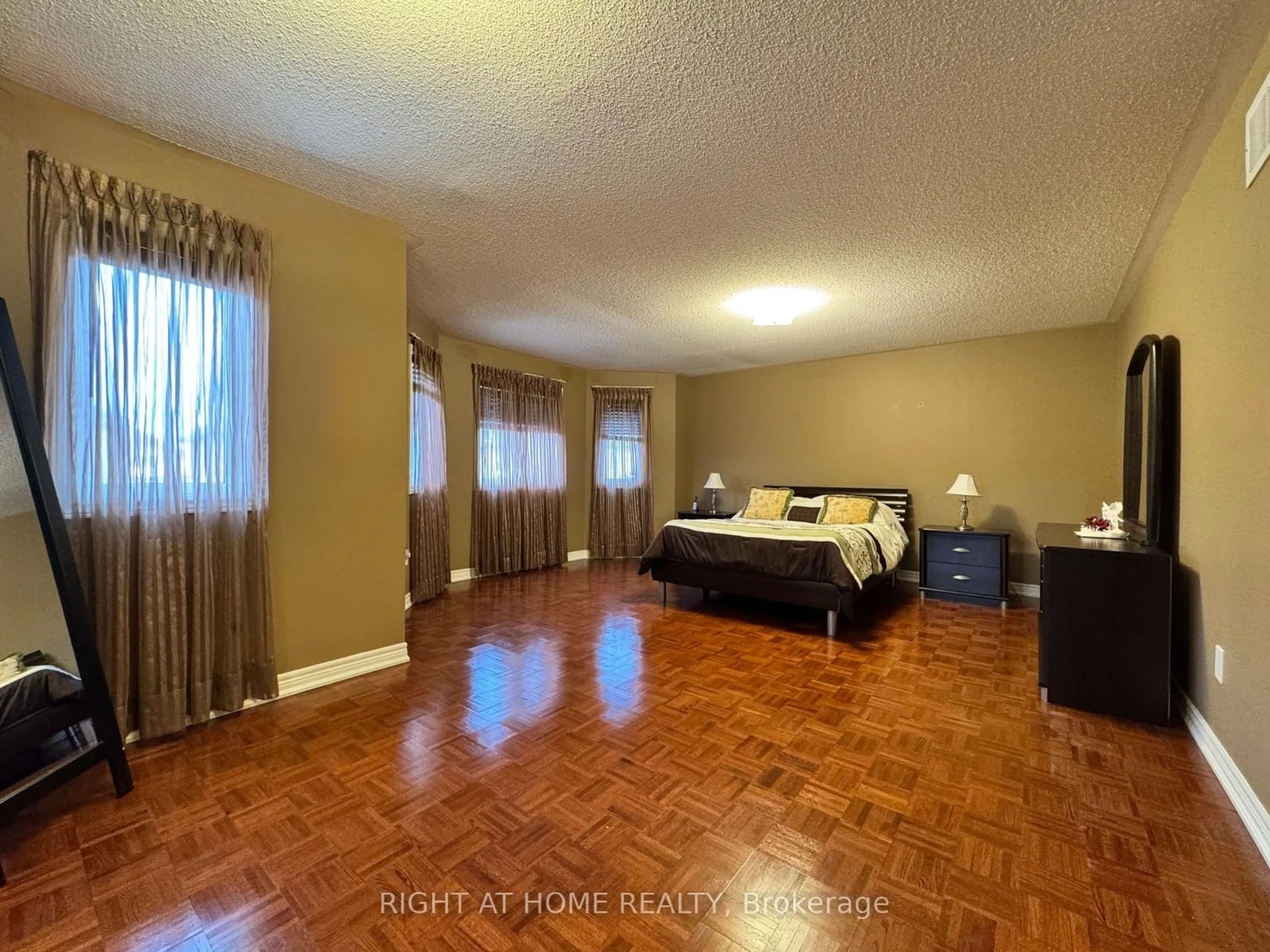 A pic of a room for 29 Lynnvalley Cres, Brampton Ontario L6P 2E1