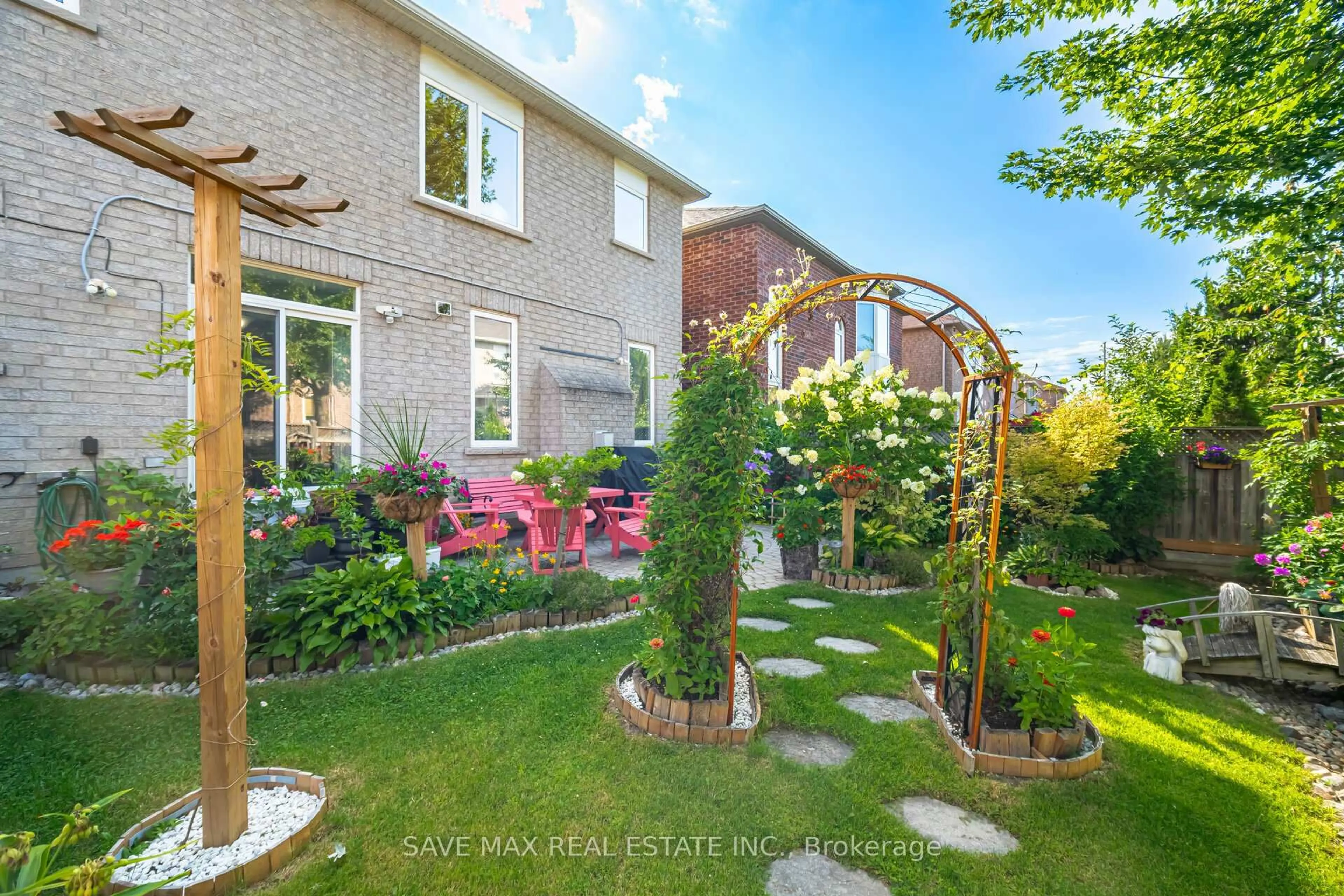Patio, street for 5669 Freshwater Dr, Mississauga Ontario L5M 7G1