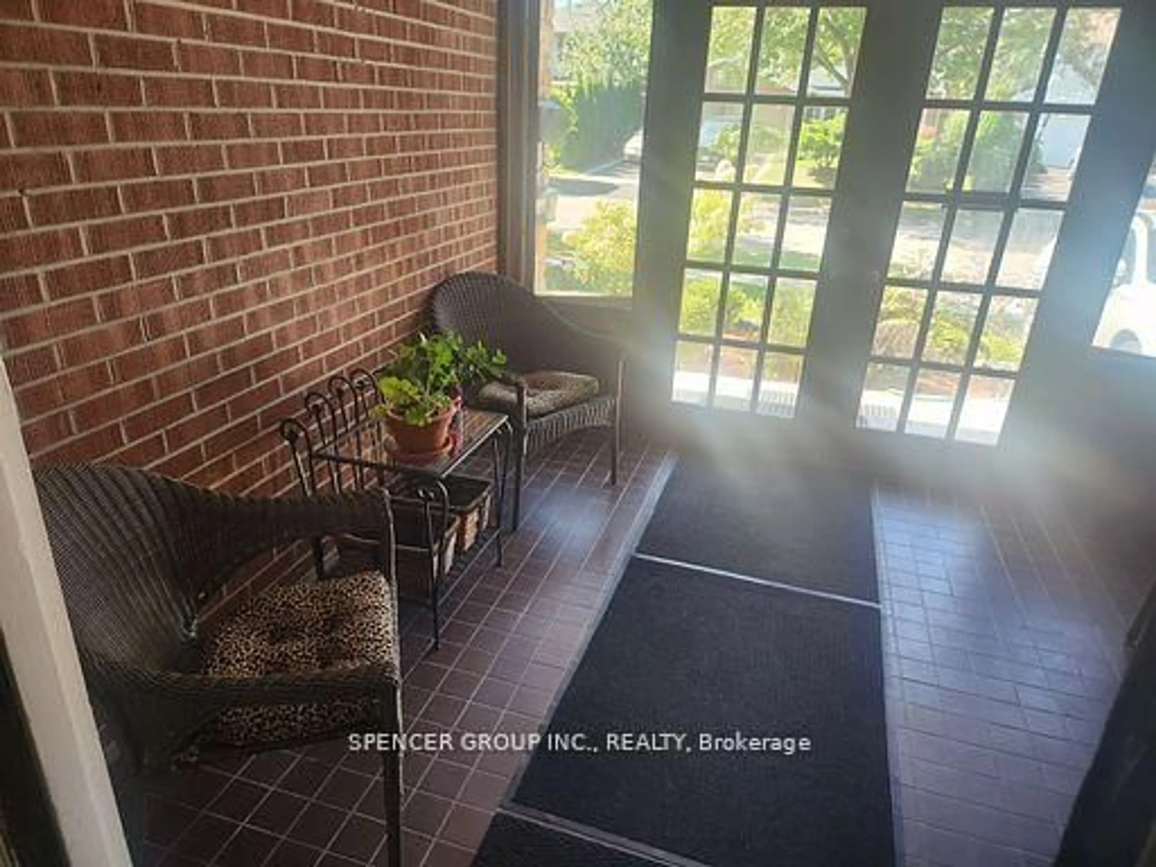 Indoor entryway for 1856 Briarcrook Cres, Mississauga Ontario L4X 1X4