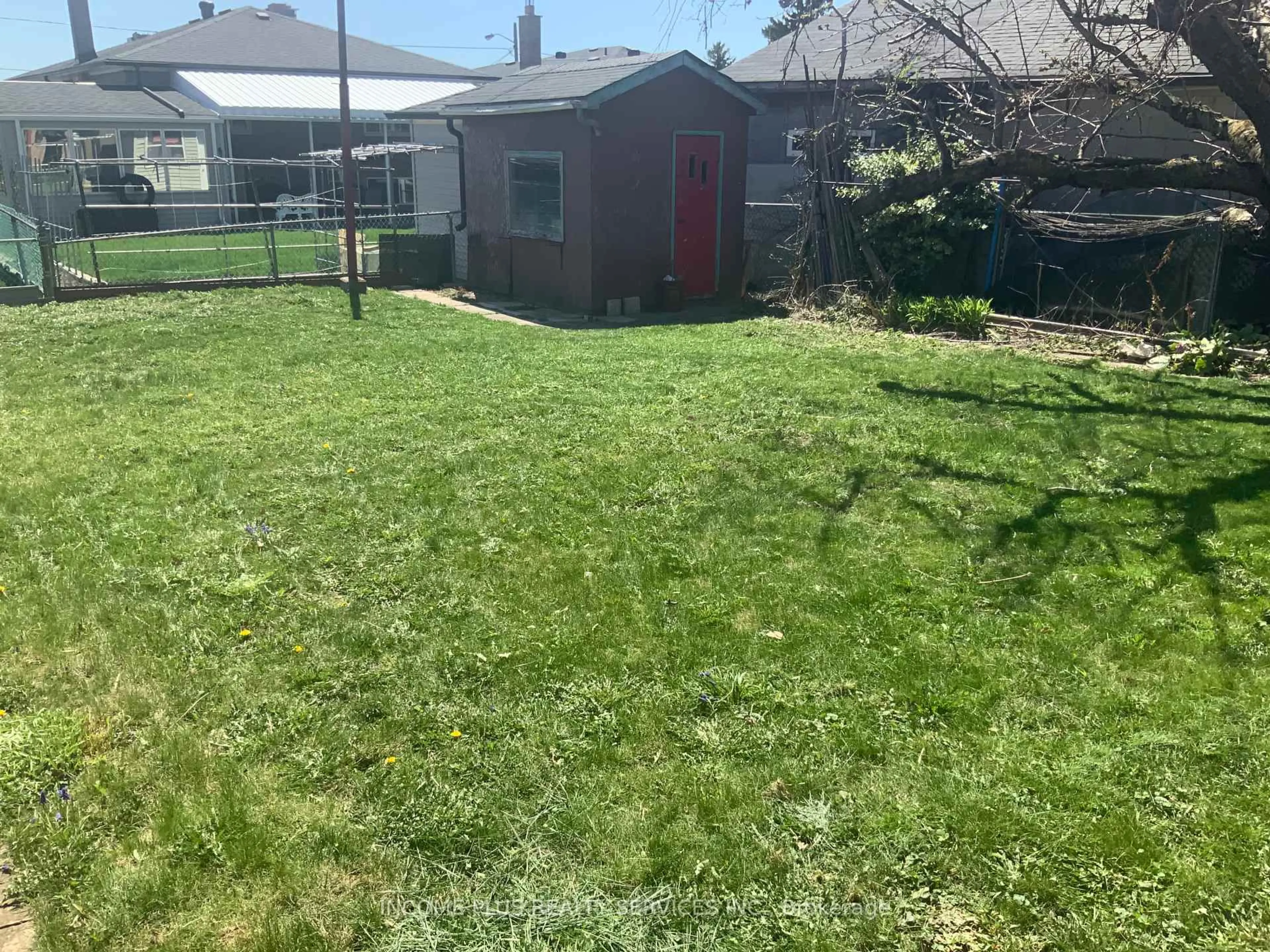 Shed for 335 Ranee Ave, Toronto Ontario M6A 1N9