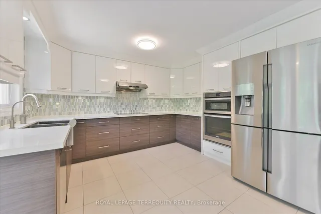 Additional property image - 2216 Dunvegan Ave