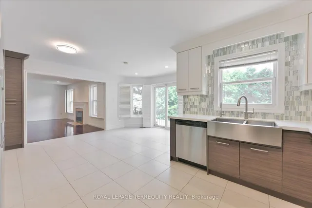 Additional property image - 2216 Dunvegan Ave