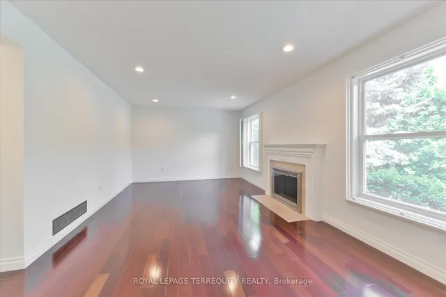 Additional property image - 2216 Dunvegan Ave