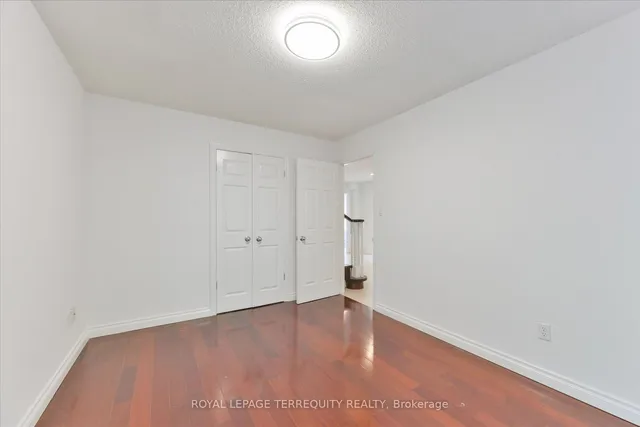Additional property image - 2216 Dunvegan Ave