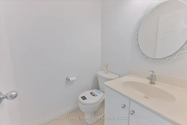 Additional property image - 2216 Dunvegan Ave