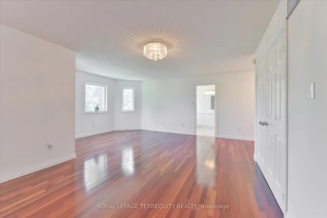 Additional property image - 2216 Dunvegan Ave