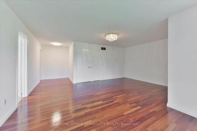 Additional property image - 2216 Dunvegan Ave