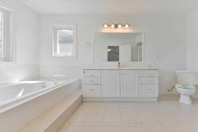 Additional property image - 2216 Dunvegan Ave